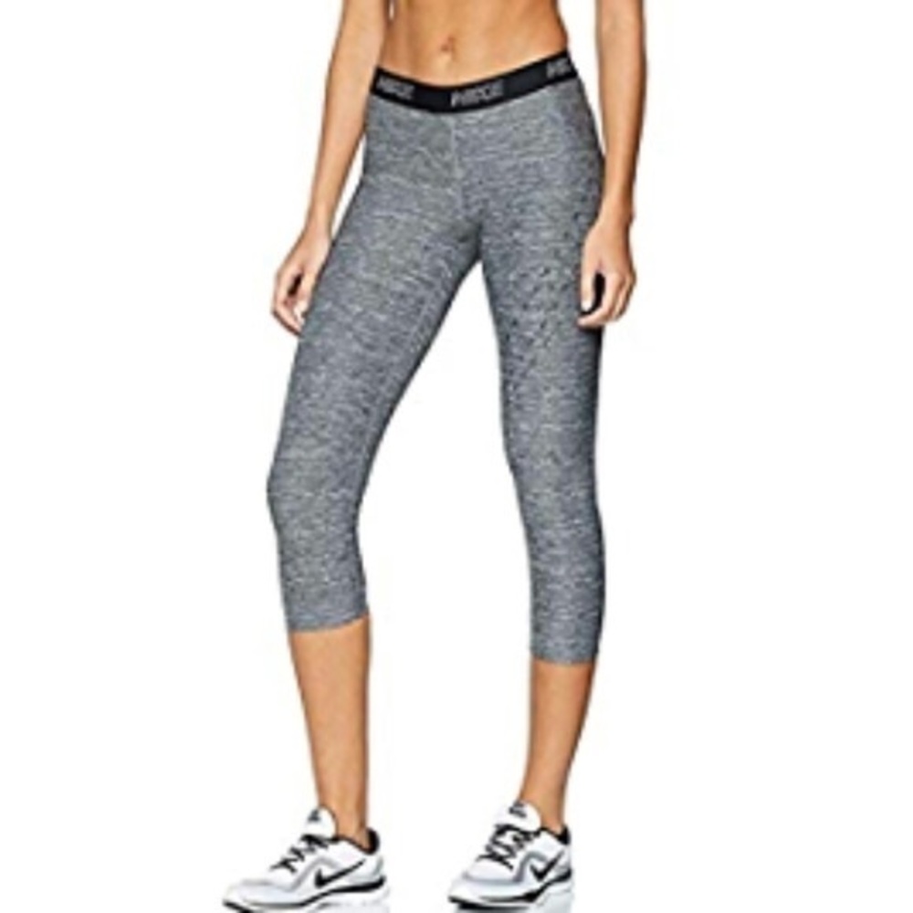 Nike Victory Wrap Graphic Print Cropped Leggings Capri Pant Women’s size Small